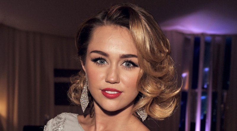 Miley Cyrus Boyu, Kilosu, Yaşı, Kazancı, Sevgilisi, Biyografisi