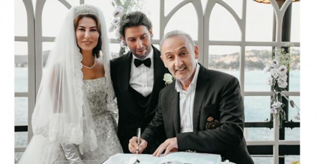 Eski Ünlü Manken Şenay Akay, İş Adamı Tarık Soner ile Evlendi